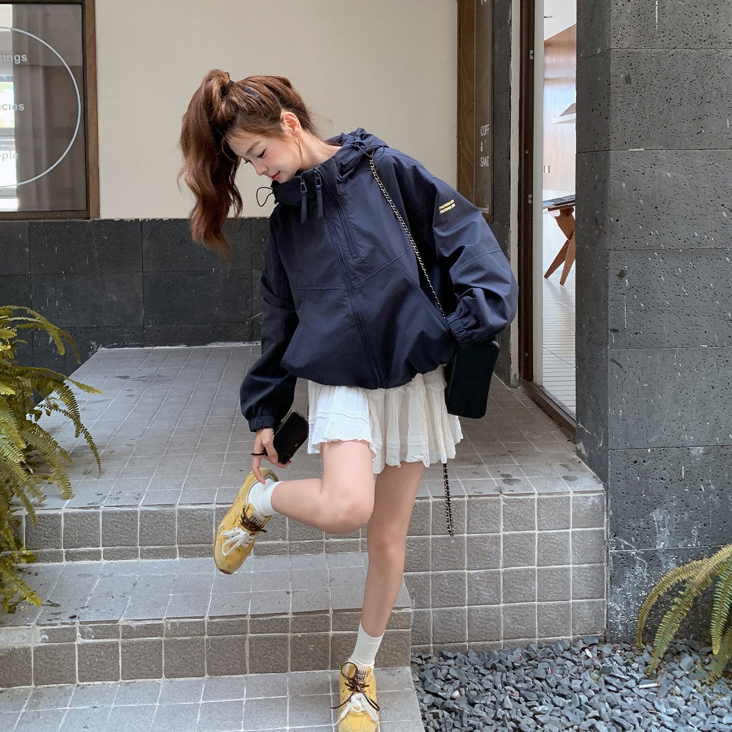 韩系学院风连帽工装短外套女