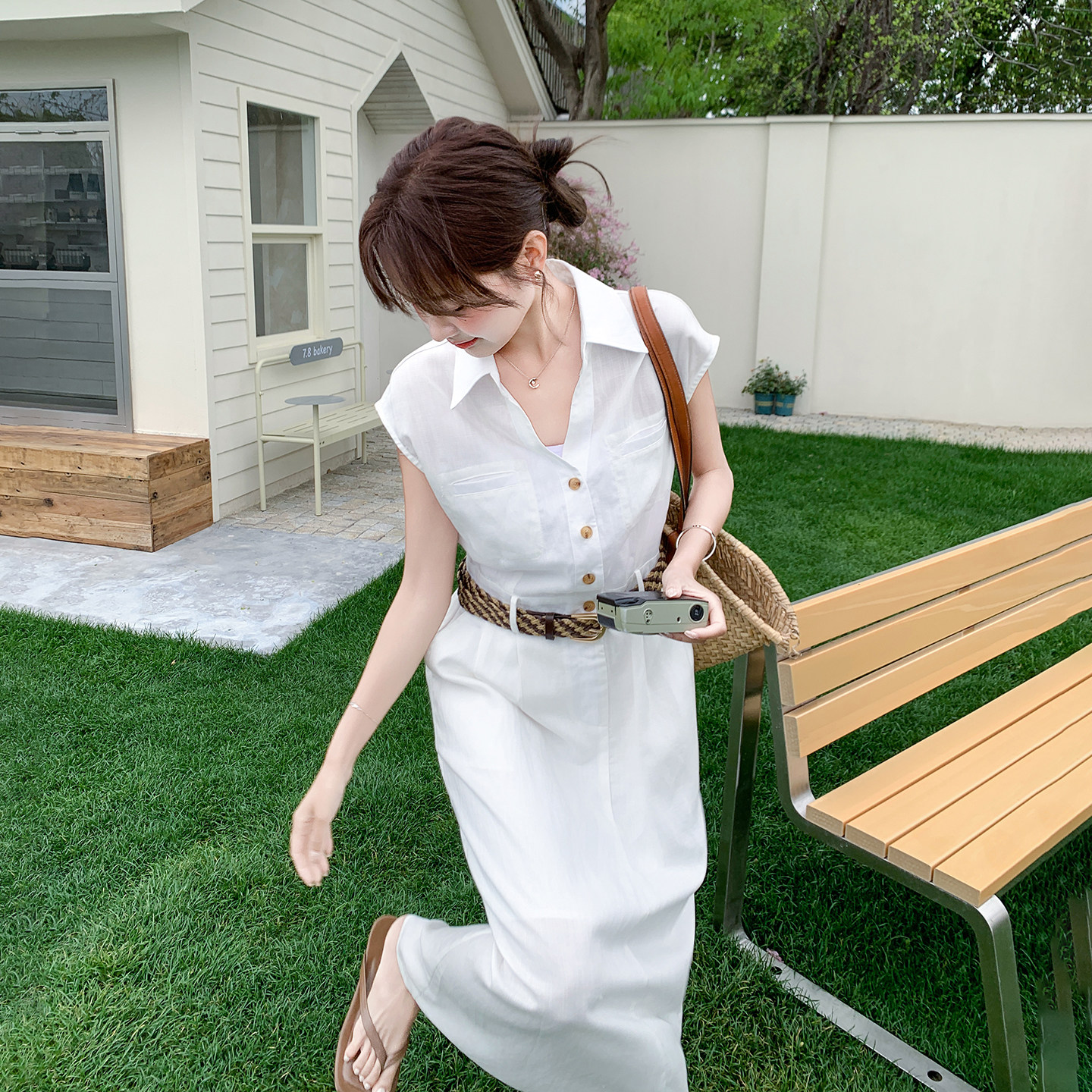 米白色时尚百搭通勤风连衣裙女2026新款韩版收腰显瘦翻领衬衫裙夏
