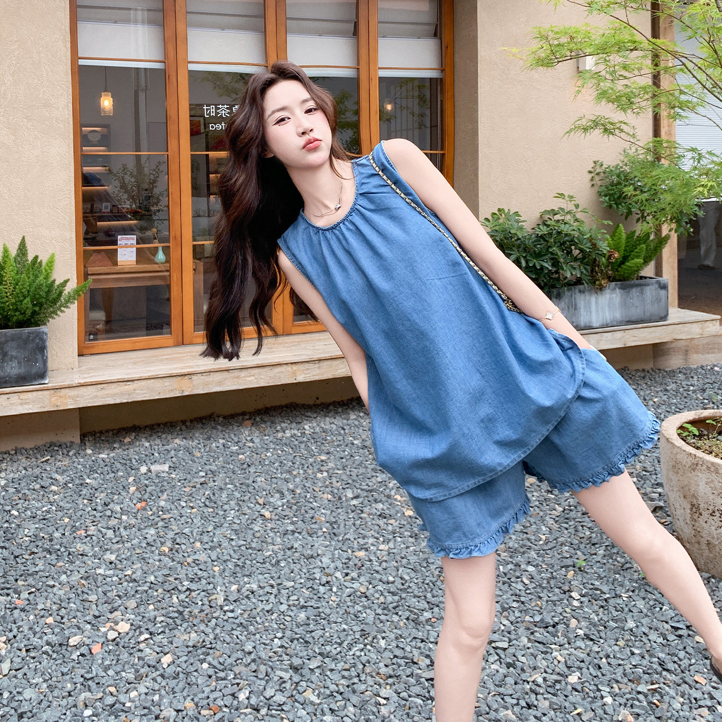 夏日小个子时尚设计感牛仔套装女2026新款两穿无袖背心短裤两件套
