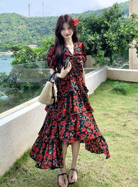 红色甜辣御姐风V领连衣裙夏日法式风情万种玫瑰碎花裙2026新款