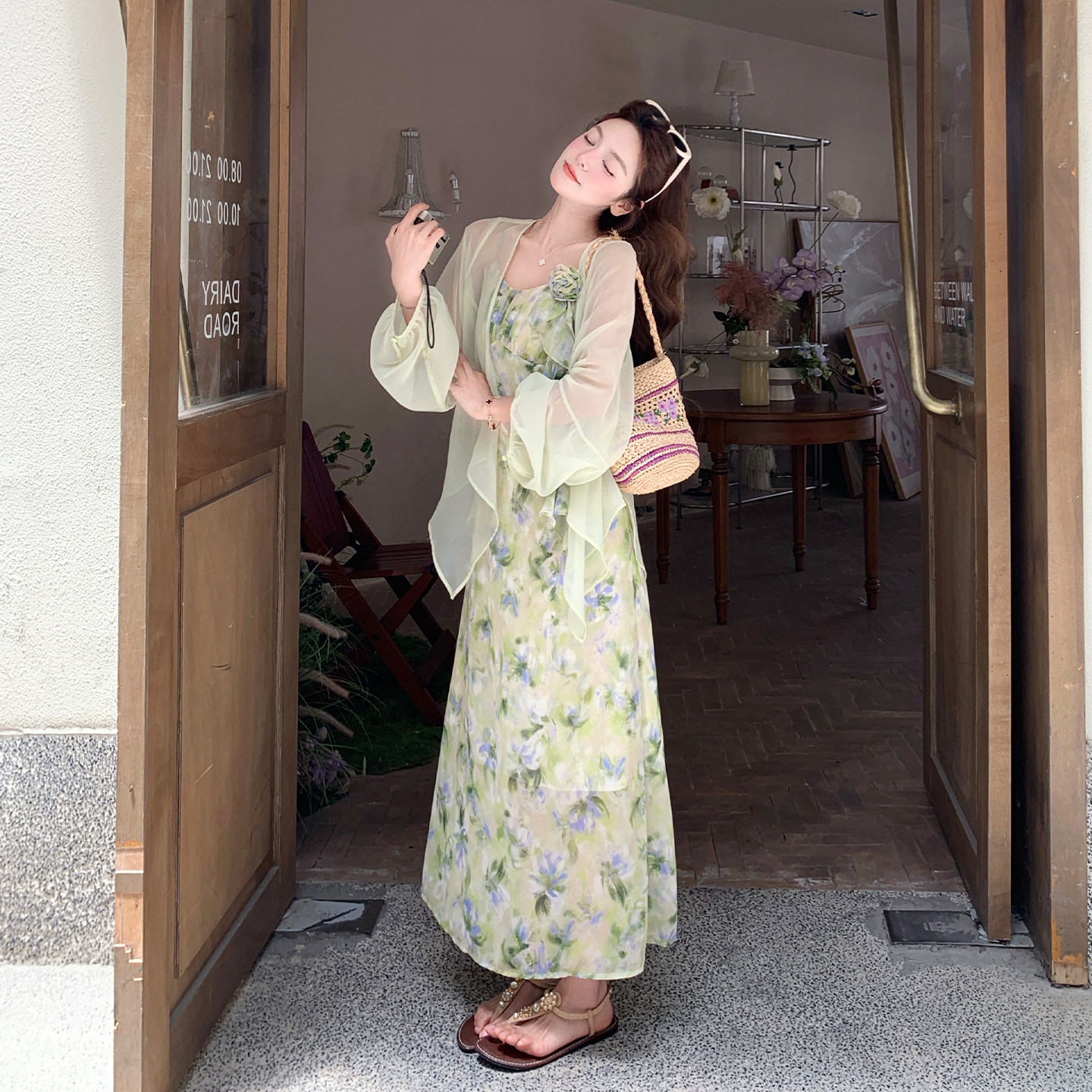 度假风碎花吊带裙防晒披肩两件套