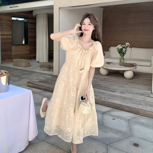 法式温柔风泡泡袖刺绣连衣裙女夏