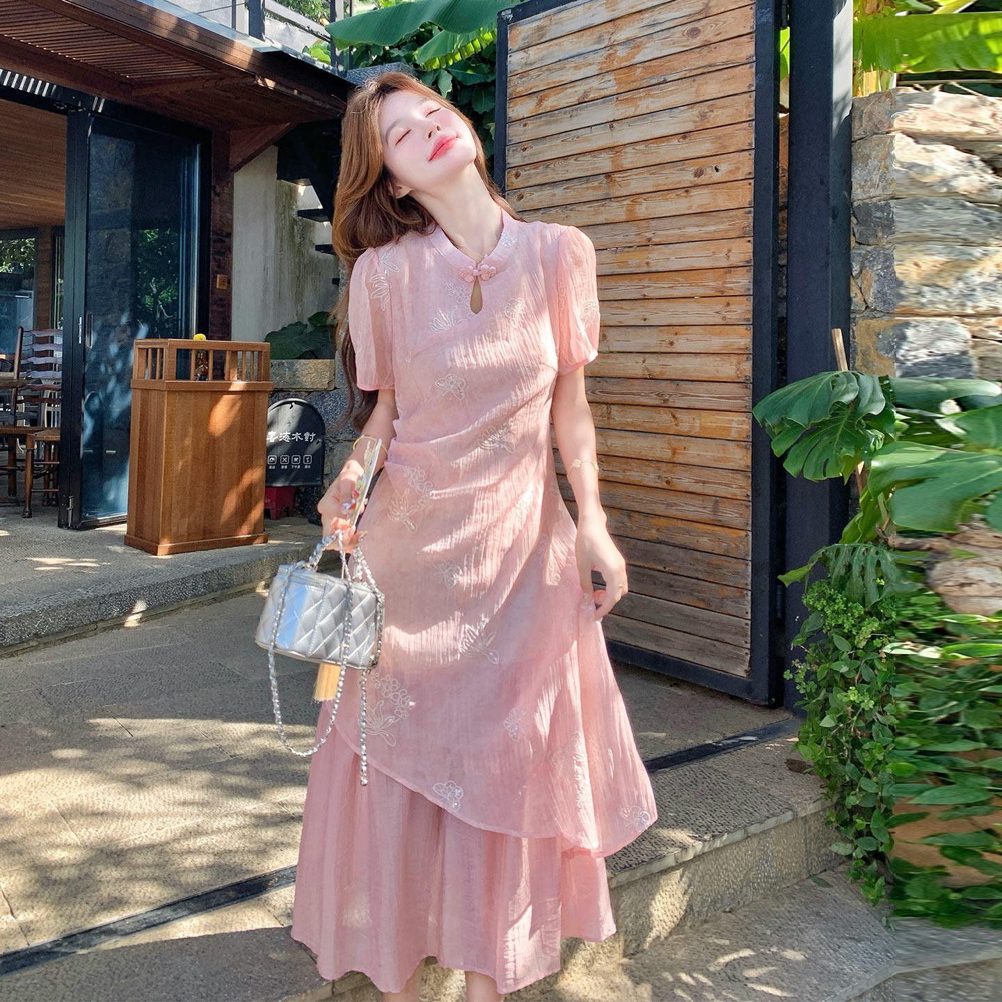 新中式温婉气质优雅风连衣裙女2026新款夏日国风假两件刺绣旗袍裙