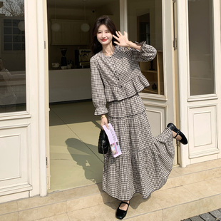 复古文艺风格纹套装女2026春季新款短款上衣高腰显瘦半身裙两件套