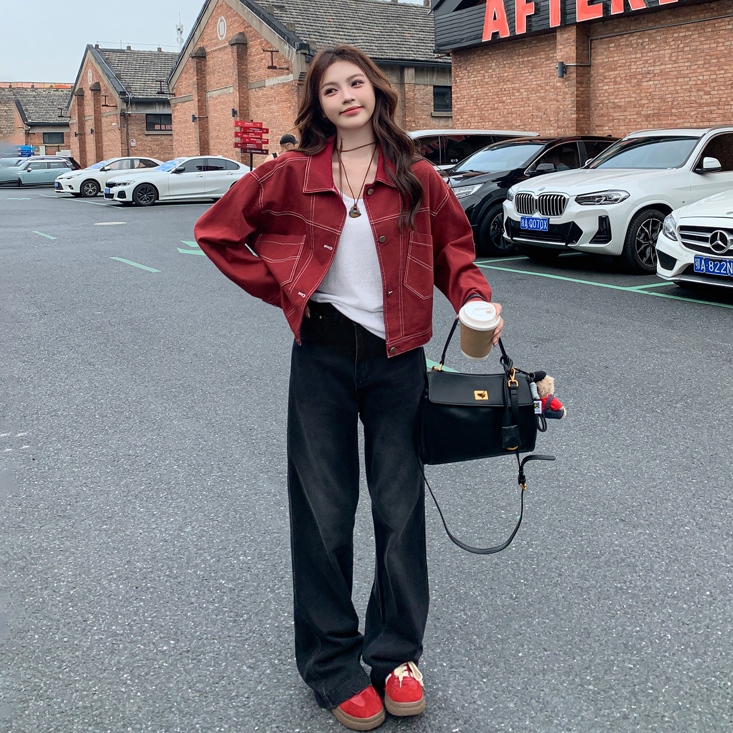 红色小个子洋气减龄牛仔短外套女2026春今年流行爆款休闲翻领夹克