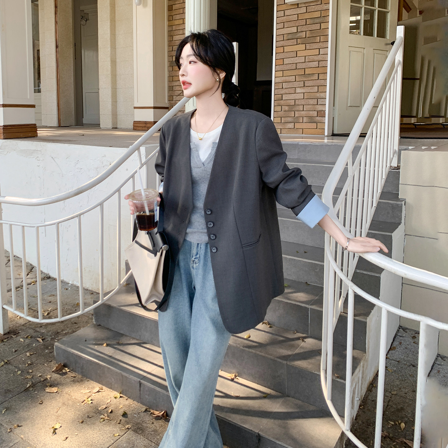 灰色职场穿搭超火西装外套2026春季新款韩系撞色设计感大女主西服