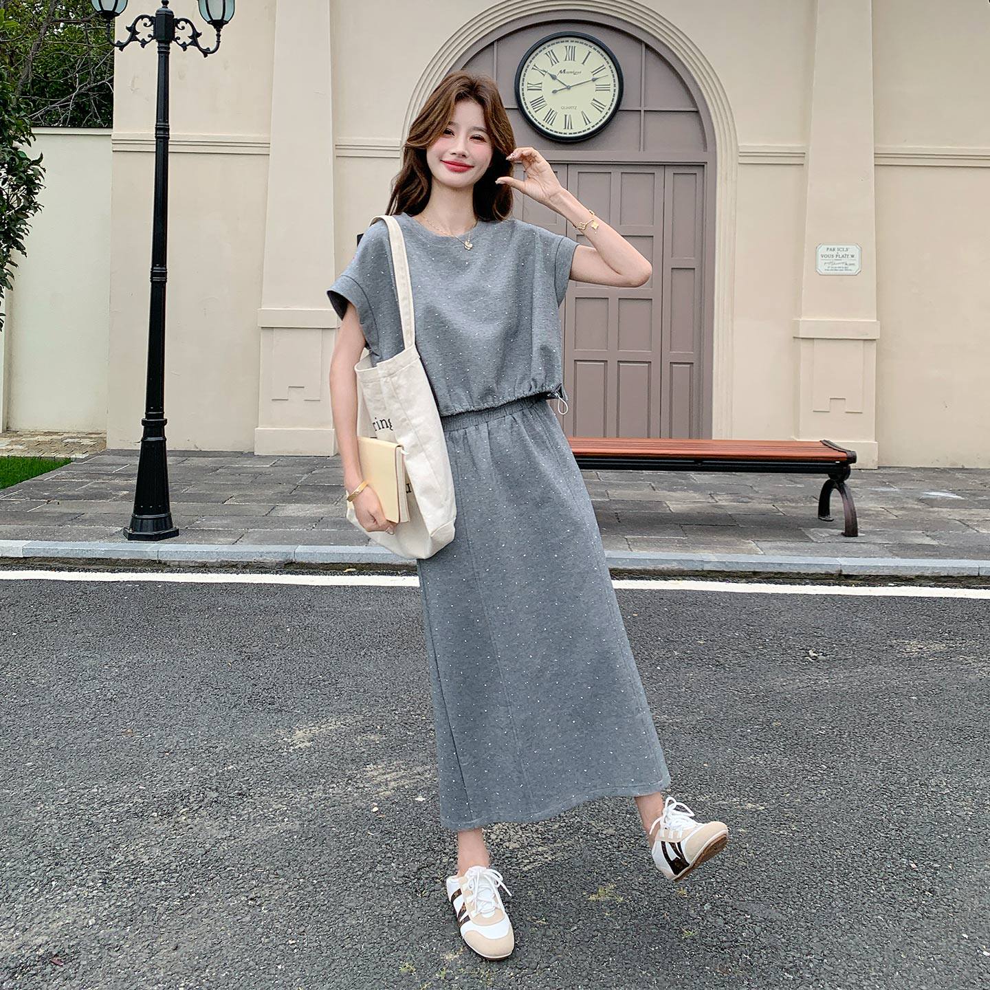 灰色今年流行爆款烫钻卫衣套装女2026新款短袖上衣半身裙两件套夏