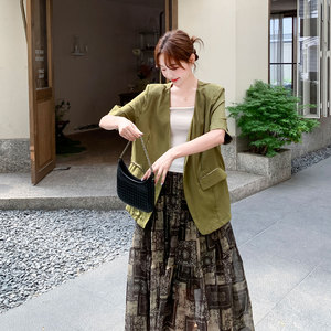 轻奢高级感复古套装女2026新款夏日气质短袖西装印花半身裙两件套