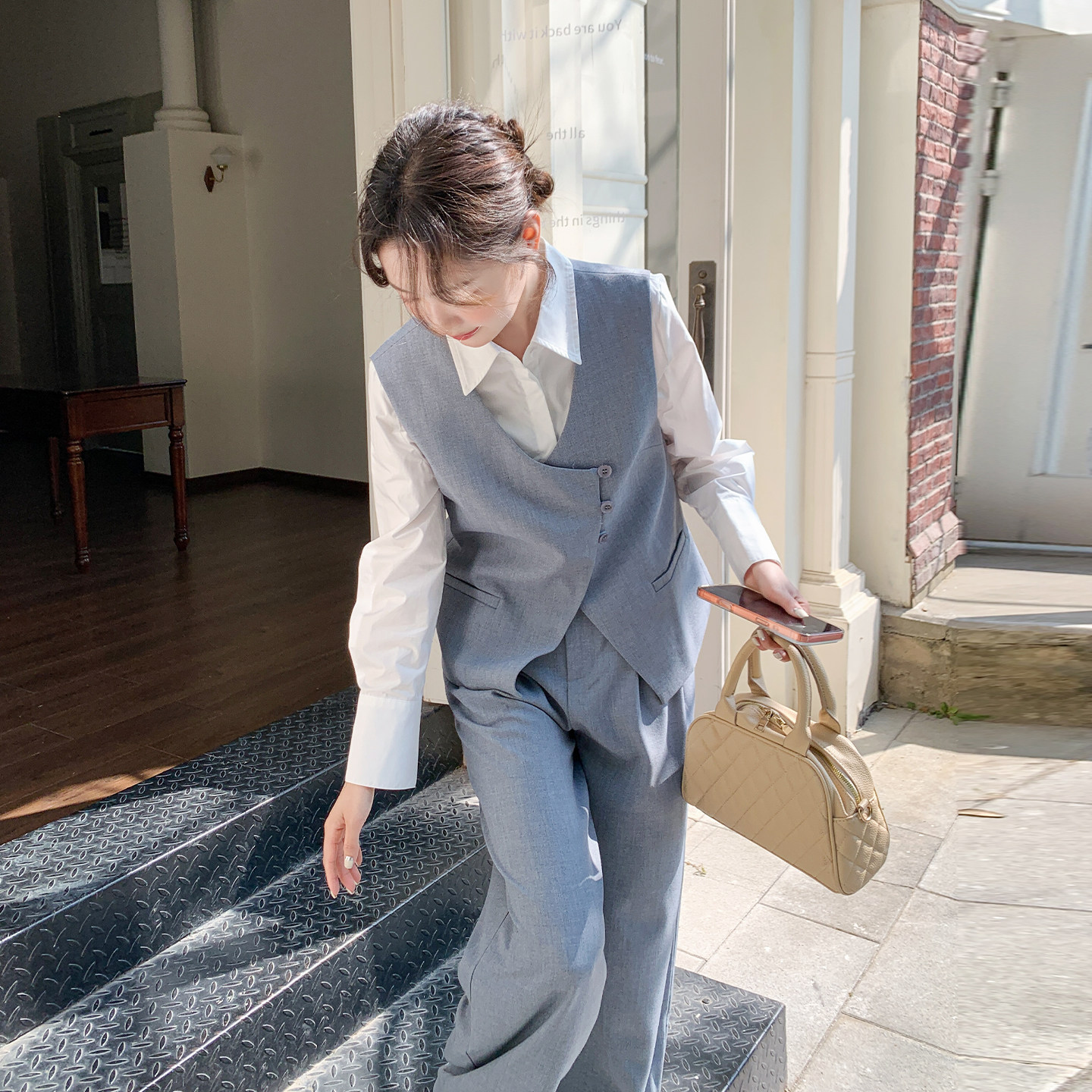 蓝色早春时尚穿搭西装马甲套装女2026春新款休闲衬衫阔腿裤三件套