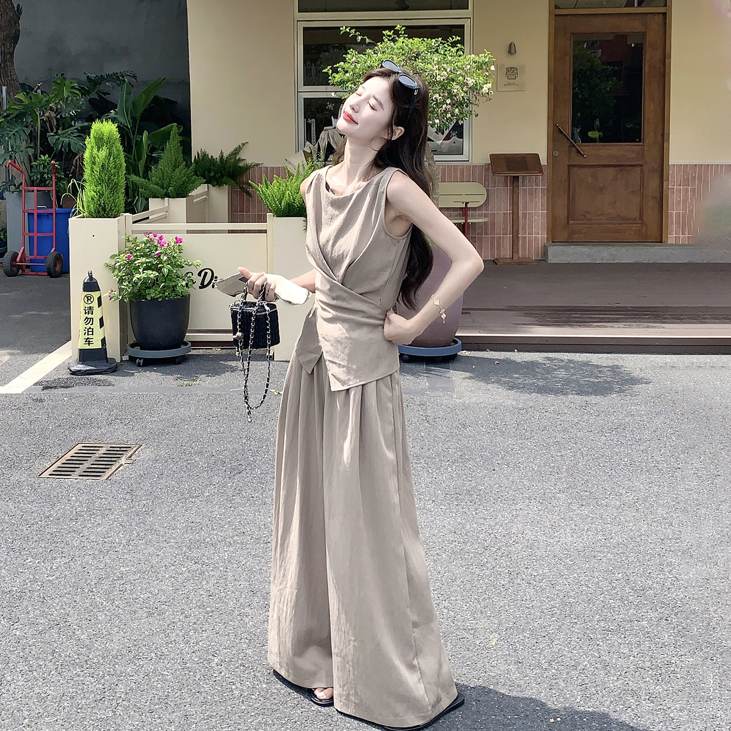 盐系清冷松弛感夏日穿搭2026新款法式小心机交叉上衣阔腿裤两件套