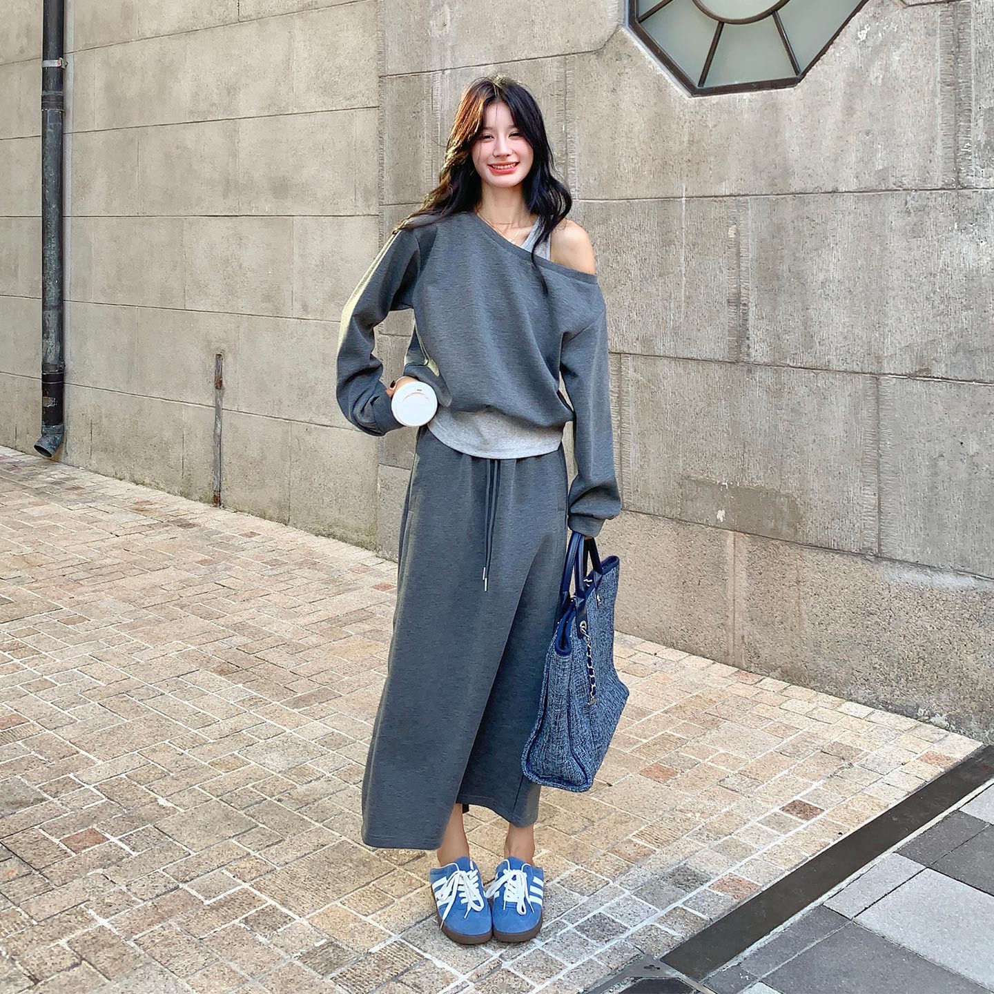 灰色休闲洋气时髦精套装女2026秋新款假两件露肩卫衣半身裙两件套