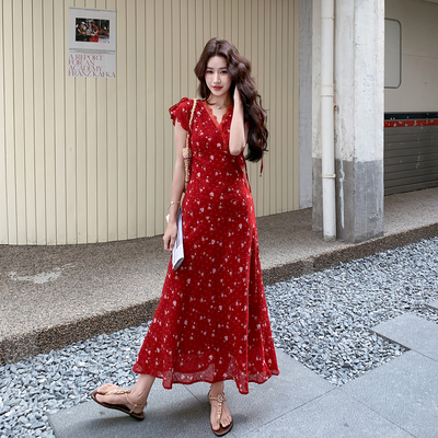 红色优雅复古法式风情连衣裙女2026新款夏日减龄小飞袖显瘦碎花裙