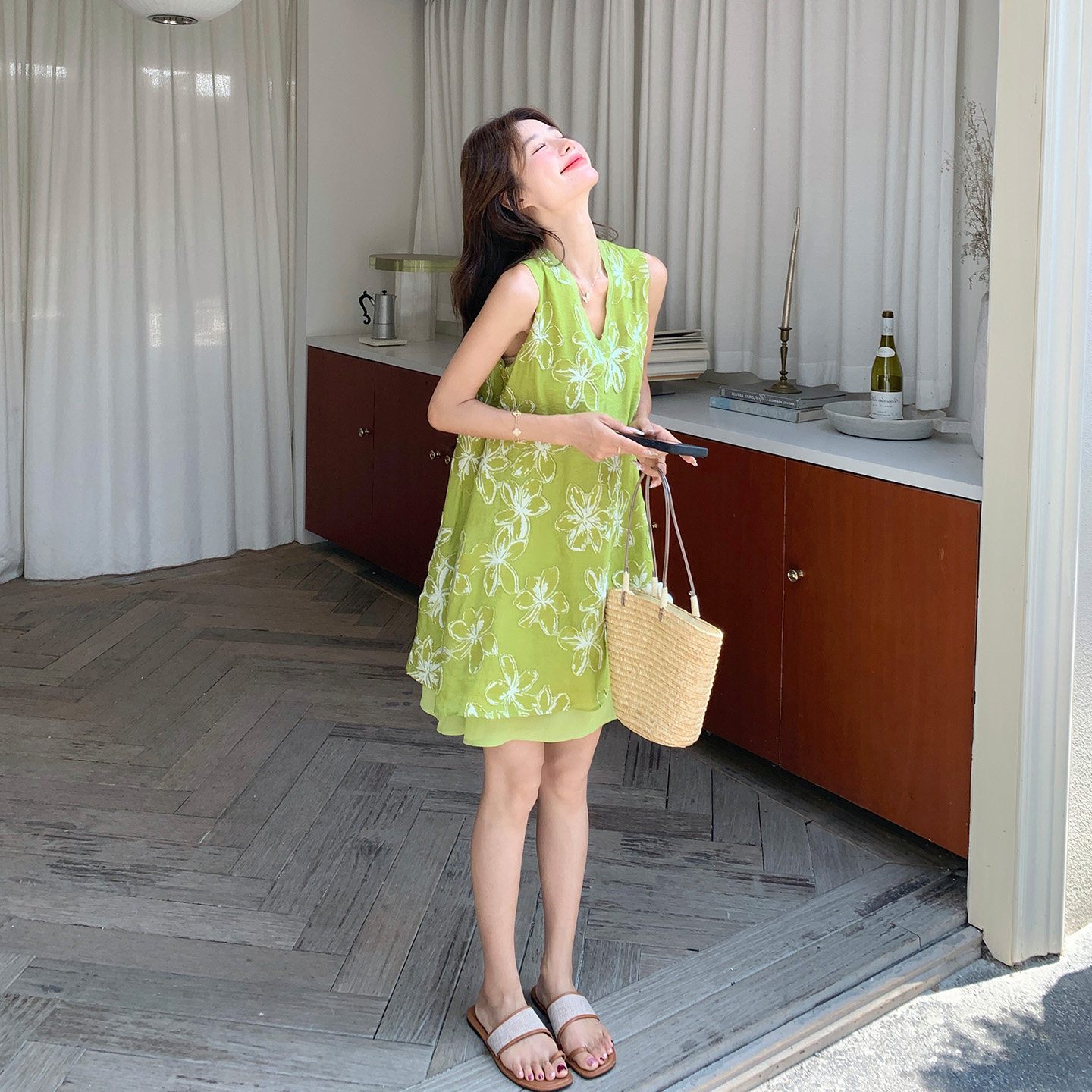 法式优雅绿色印花无袖连衣裙女