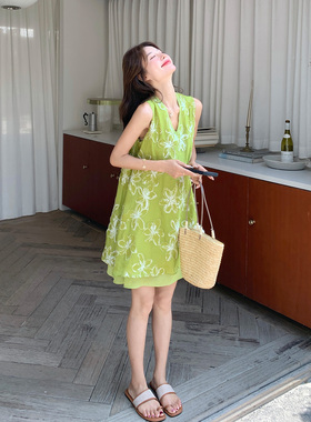 绿色法式清新提花V领背心连衣裙女2026夏季新款小个子高级感A字裙