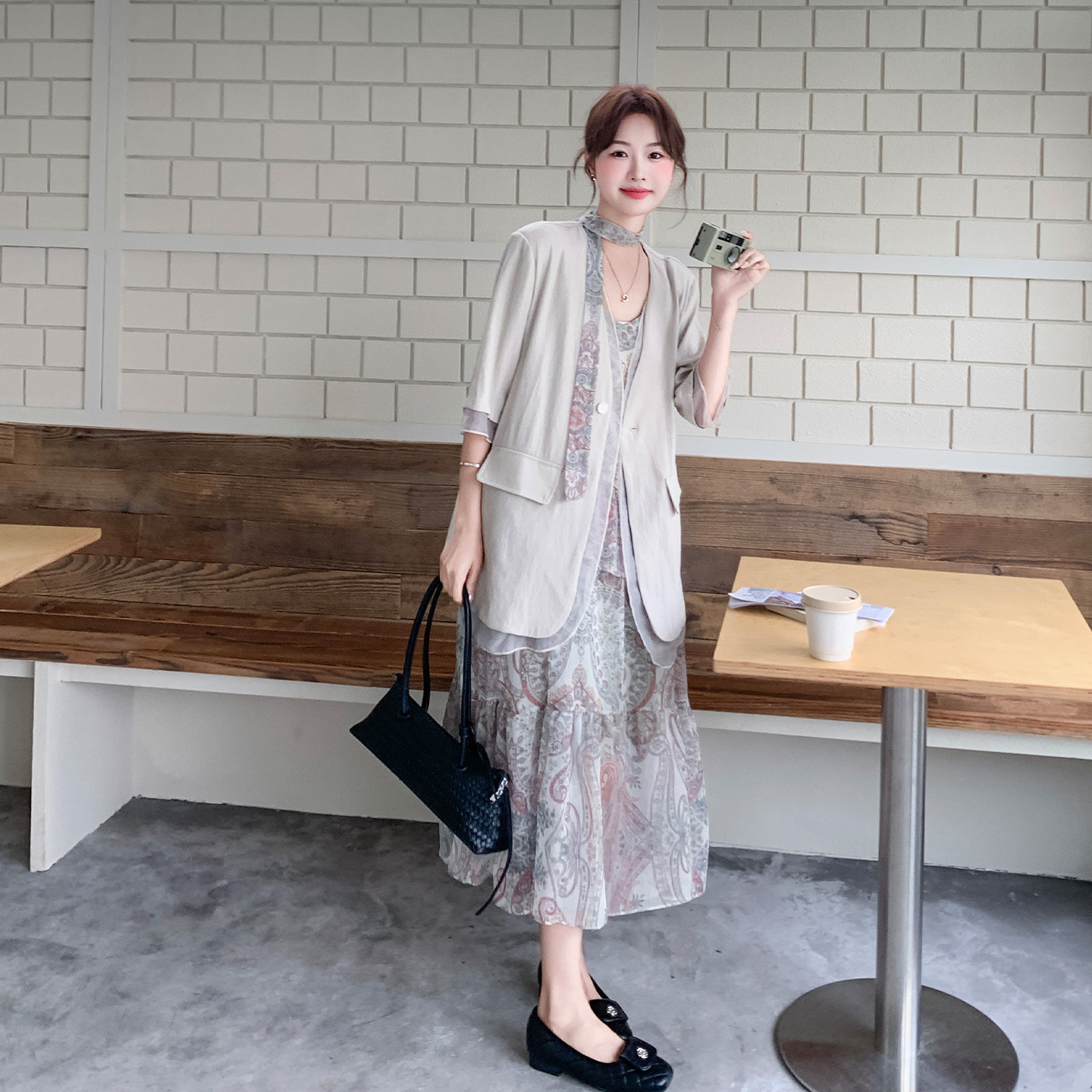 夏日轻奢优雅风碎花吊带连衣裙套装女拼接西装外套两件套2026新款