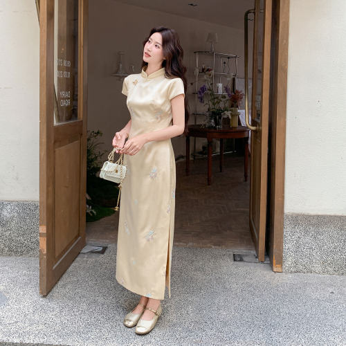 夏日新中式贵感千金风连衣裙女2026新款国风温婉典雅风刺绣旗袍裙