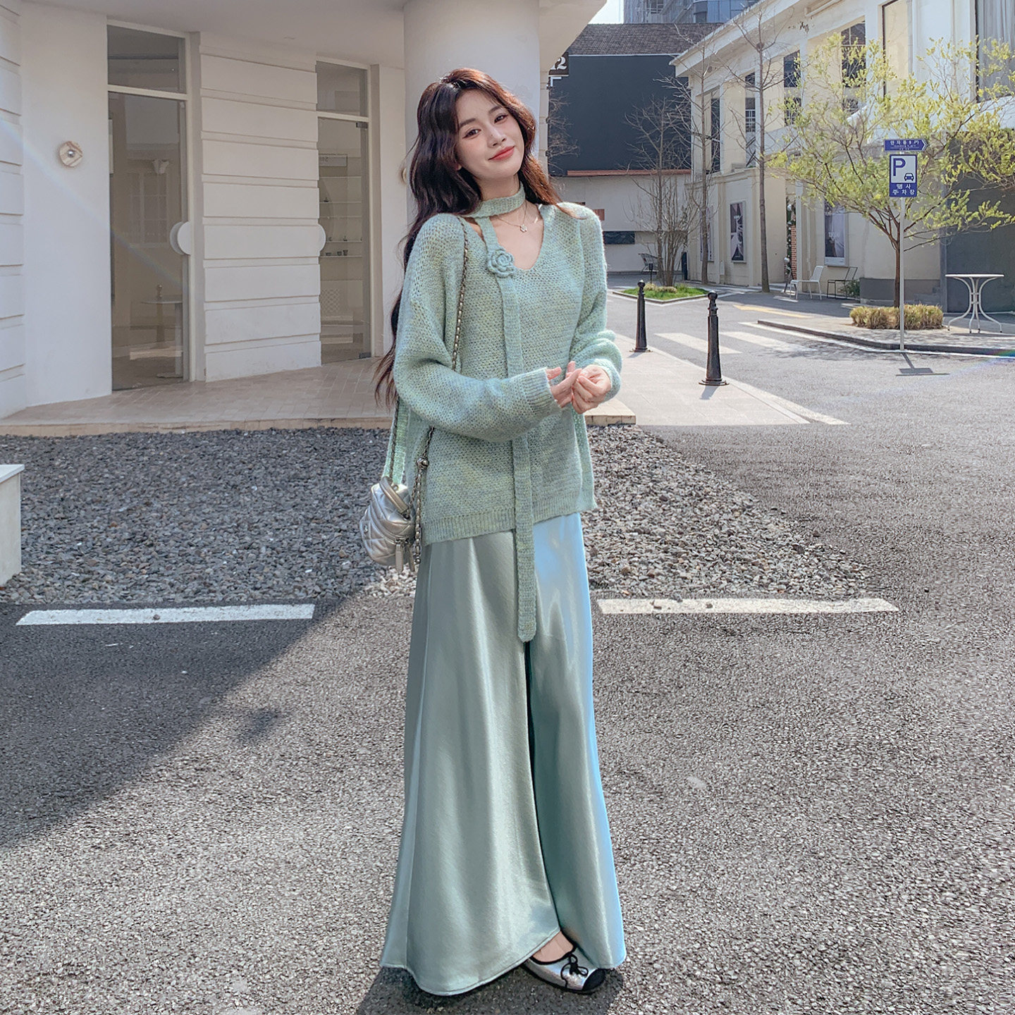 法式气质款套装女2026春季新款V领飘带针织上衣缎面半身裙两件套