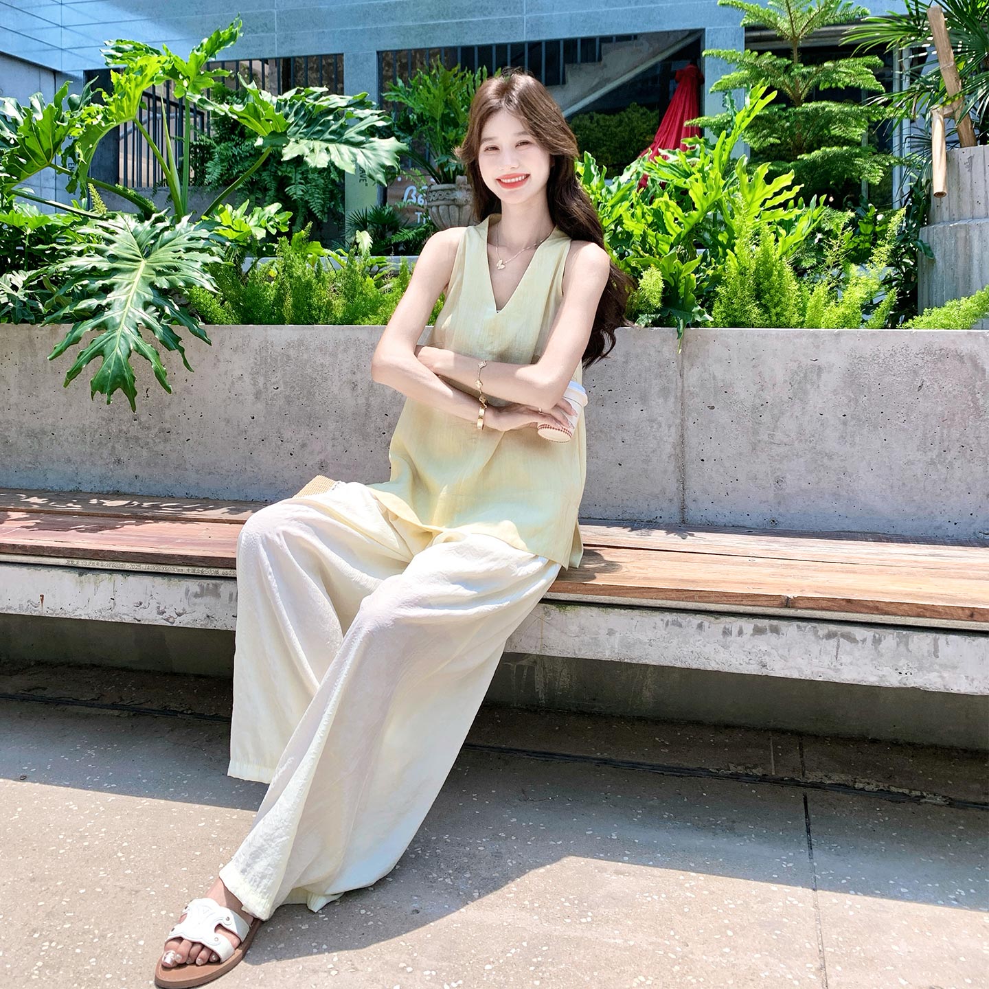 奶黄色温柔韩系ins风套装女2026夏季新款无袖V领上衣阔腿裤两件套