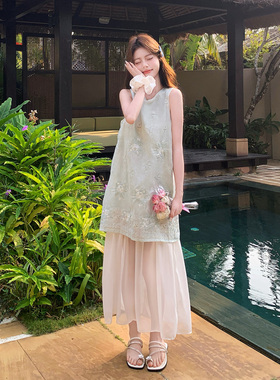 初夏绿色森系小清新连衣裙2026新款法式高级感重工刺绣网纱背心裙