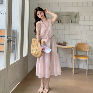 粉色甜美初恋晕染风连衣裙女2026新款夏季法式木耳边V领背心裙