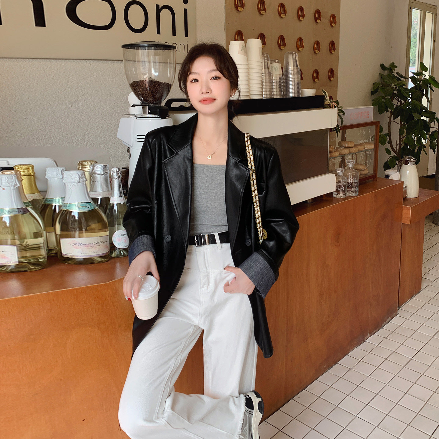 黑色短款PU皮西装外套女酷飒