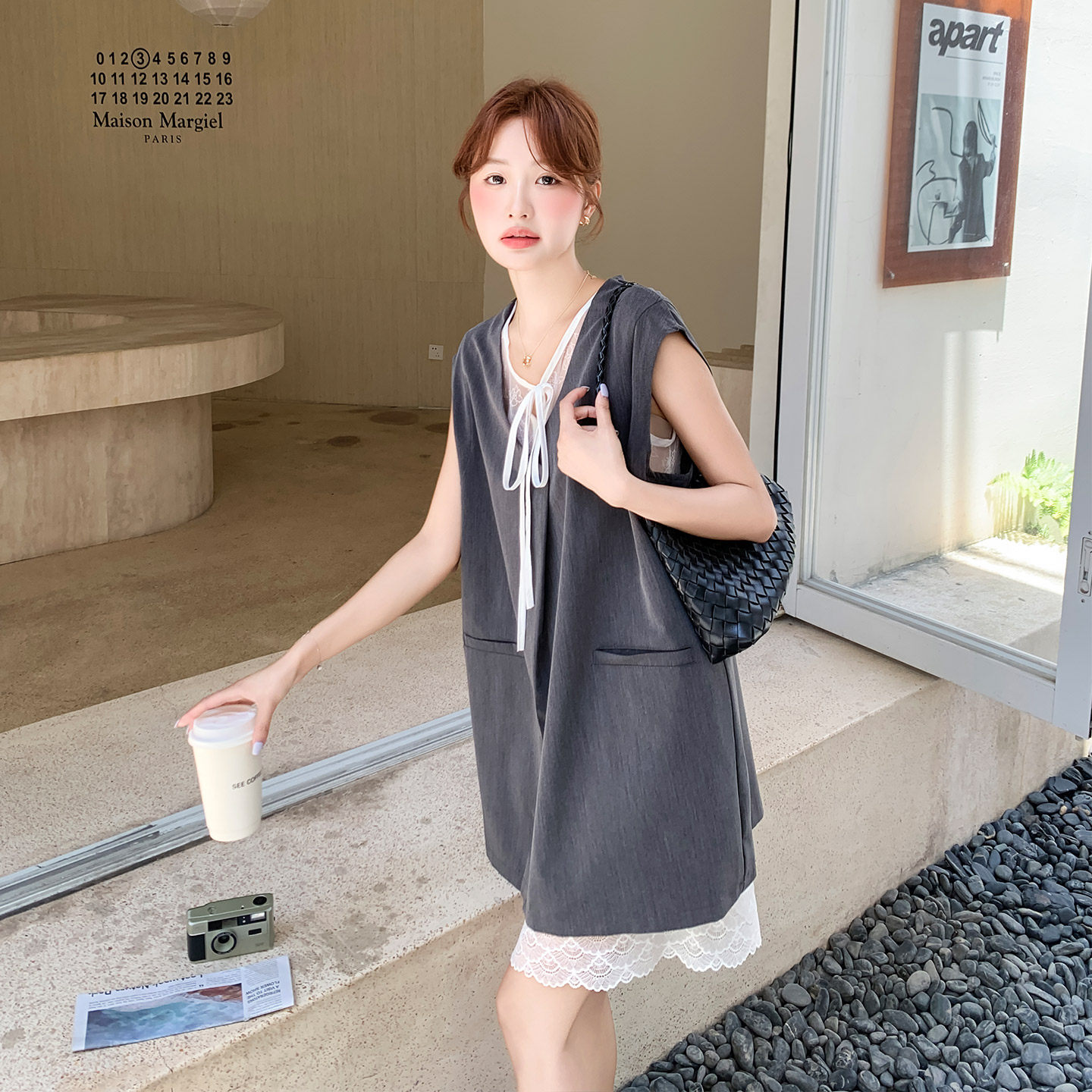 韩式轻熟慵懒氛围感连衣裙女2026新款夏日设计感蕾丝拼接西装裙