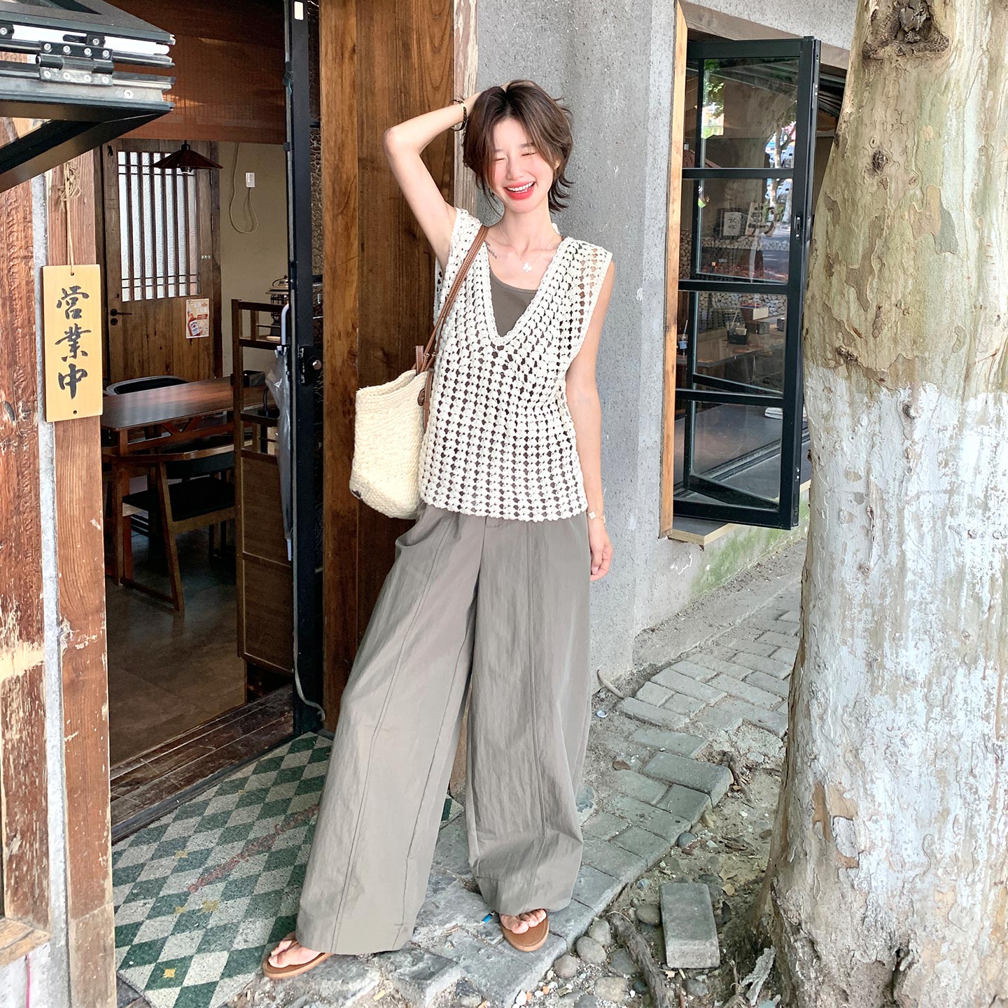 休闲风时尚穿搭套装女2026初夏新款镂空钩花罩衫吊带阔腿裤三件套