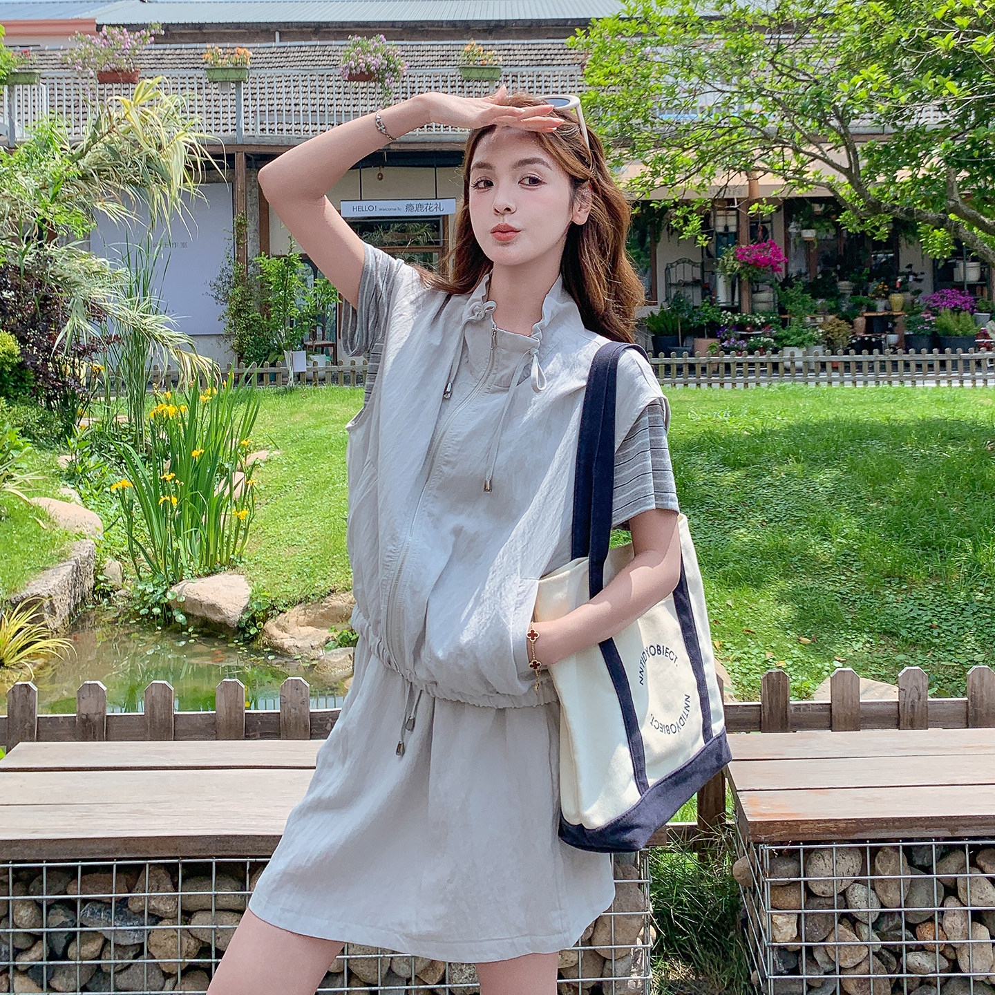 小个子时尚休闲工装风马甲套装女2026新款夏日条纹短袖短裙三件套