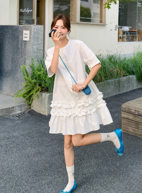 白色韩系俏皮减龄木耳边连衣裙女2026夏新款松弛感休闲时尚A字裙