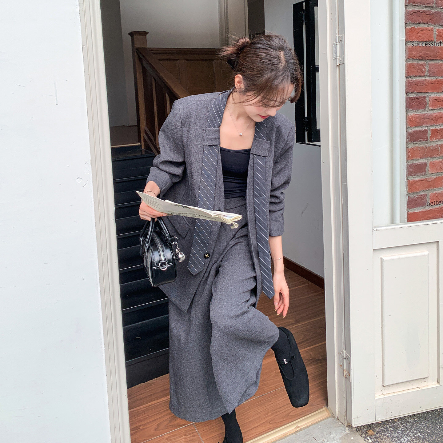 灰色气质通勤高级感西装套装女2026春季新款飘带上衣阔腿裤两件套