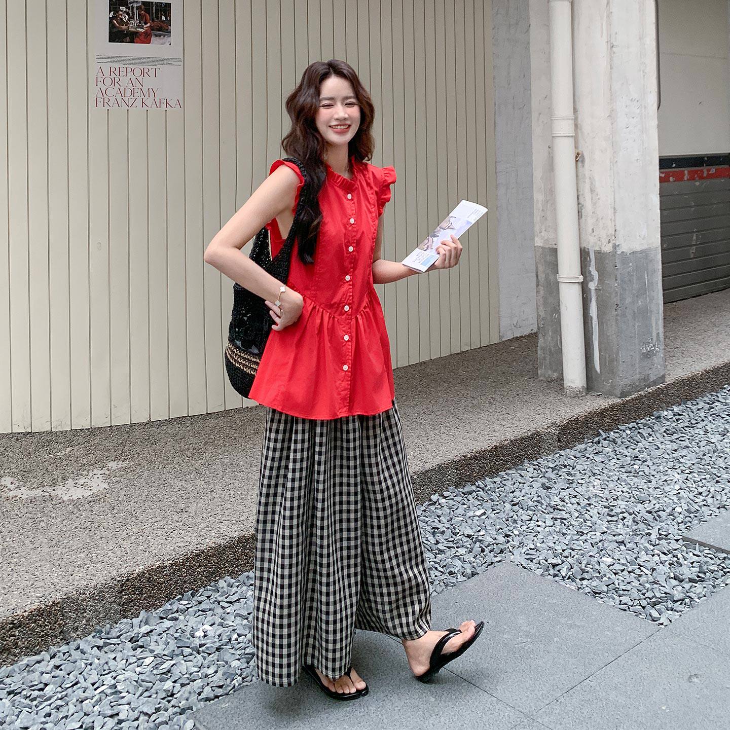 法式温柔风旅游套装女2026新款夏日减龄小飞袖上衣格纹长裤两件套