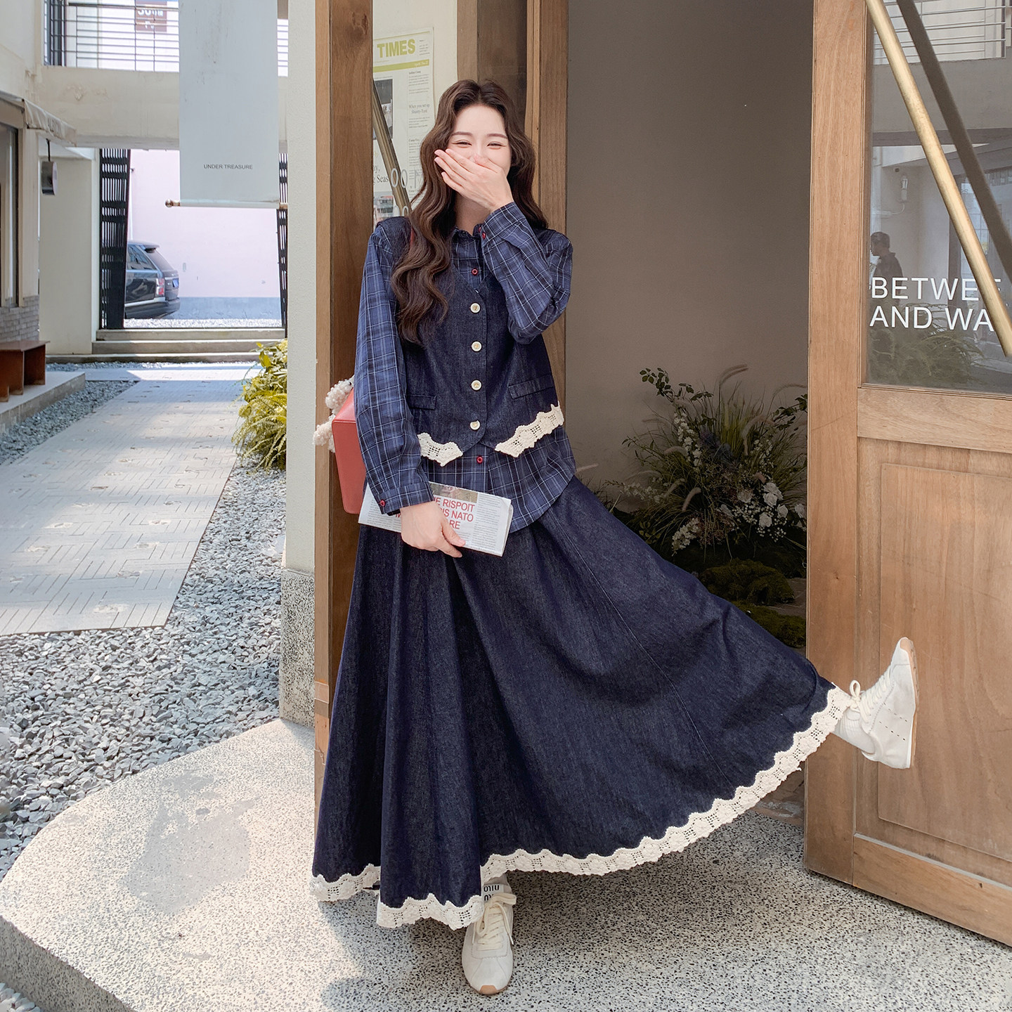 深蓝色复古文艺风花边马甲套装女2026秋新款格纹衬衫半身裙三件套