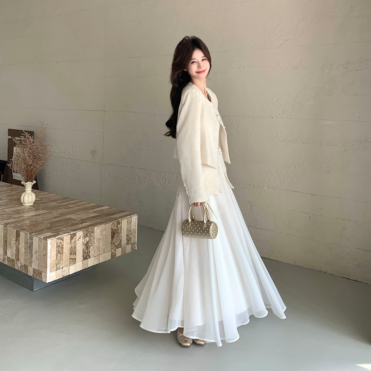 米白色高级感小香风套装女2026夏季新款简约圆领外套半身裙两件套