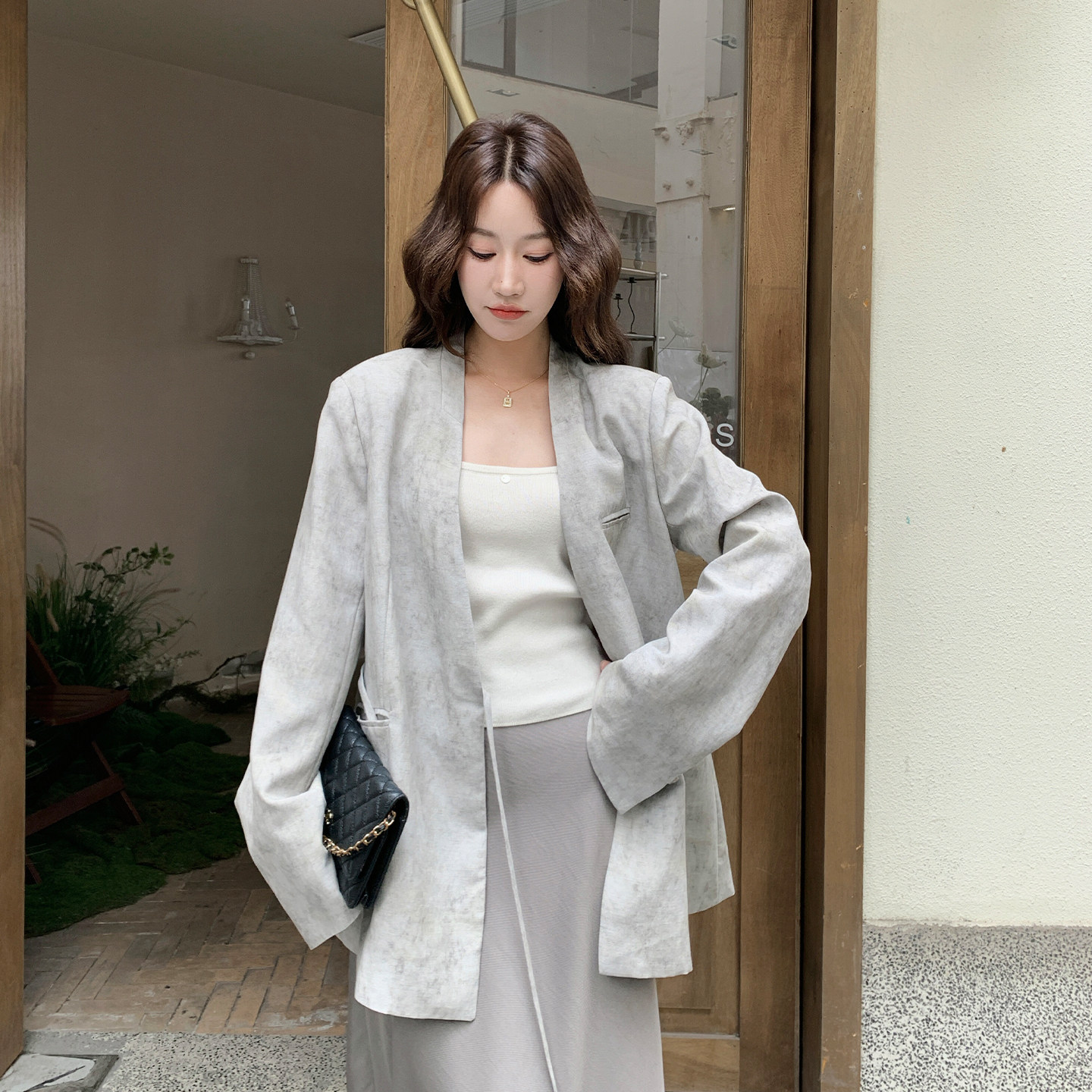 早春轻奢设计感系带西装套装女2026新款时尚显瘦缎面半身裙两件套