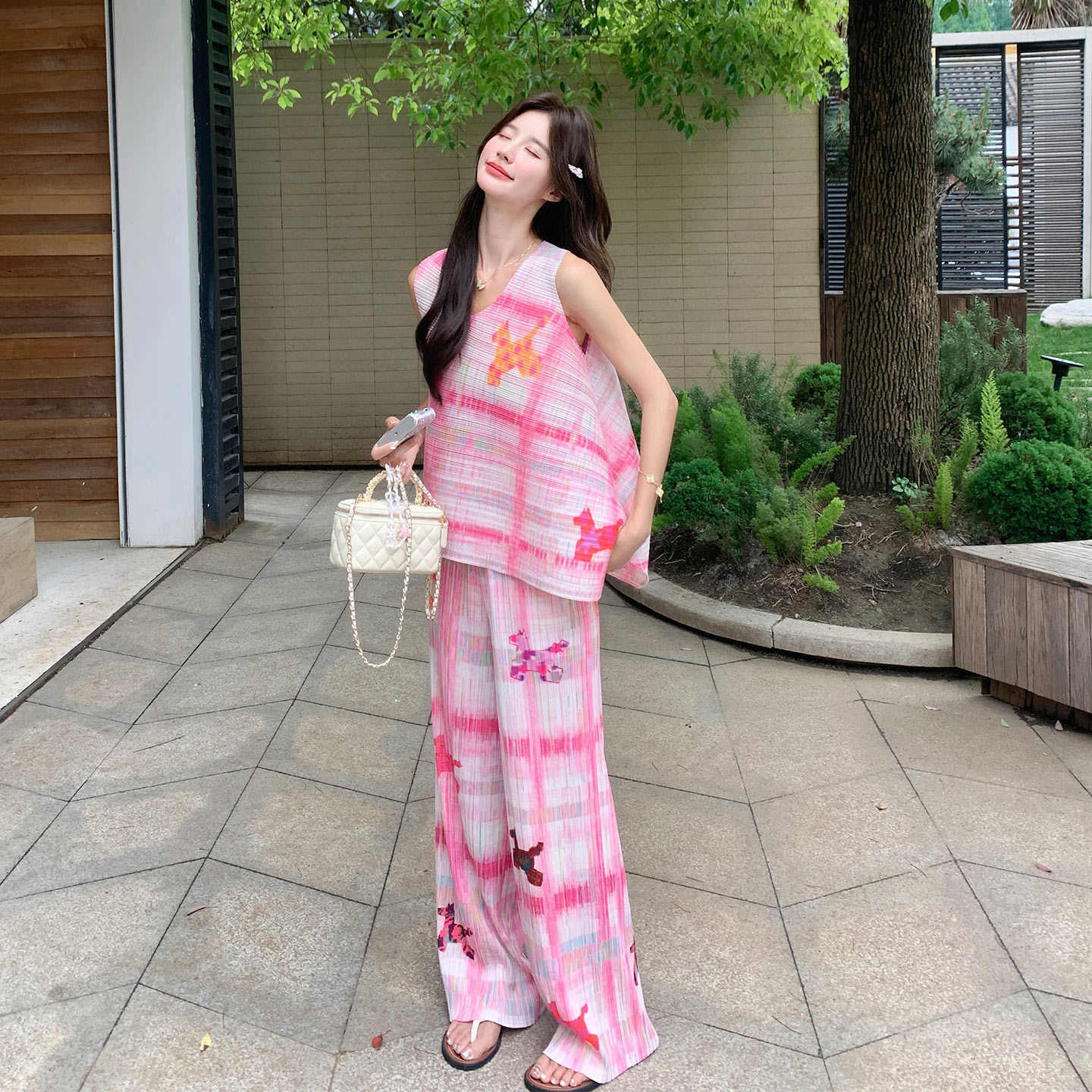 粉色独特设计感三宅褶皱套装女2026新款小马印花上衣阔腿裤两件套