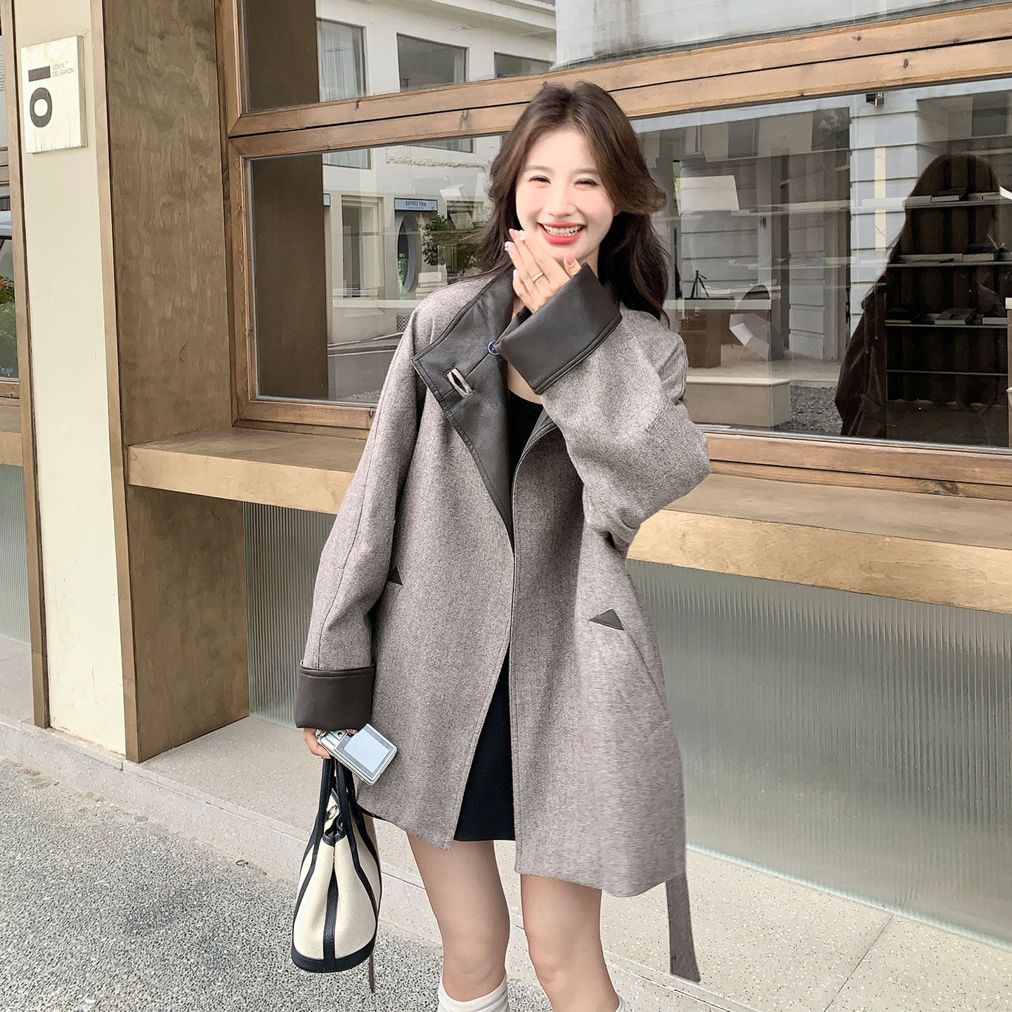 韩版休闲随性设计感PU皮拼接风衣外套女2026秋季新款收腰立领上衣