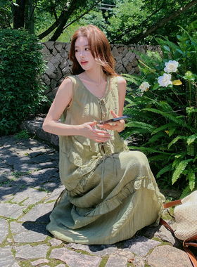 绿色温婉气质套装女士2026初夏新款花边系带背心吊带半身裙三件套