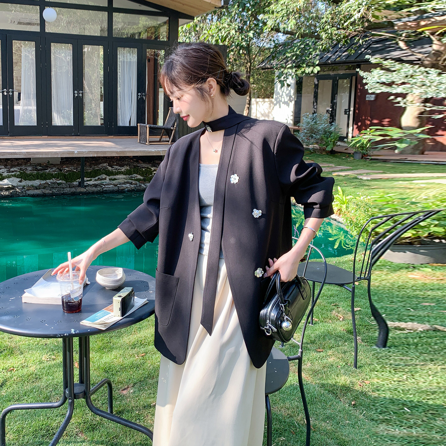 黑色高级感飘带V领西装外套女2026春季今年流行爆款气质休闲西服