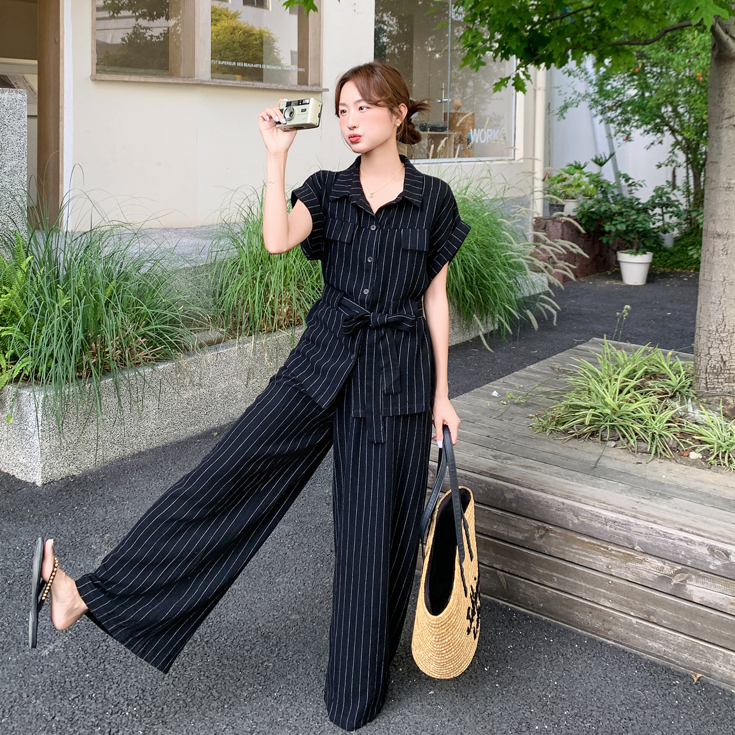 夏日轻奢气质御姐风条纹套装女显瘦收腰上衣阔腿裤两件套2026新款