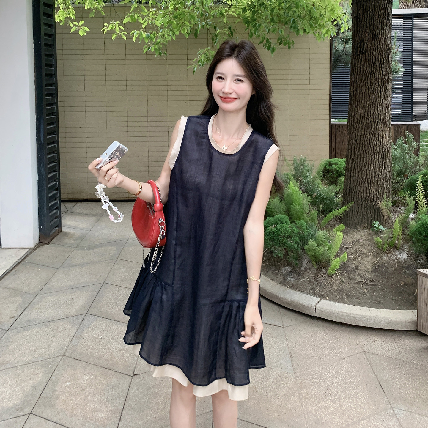 小个子盐系清冷松弛感连衣裙2026新款夏日韩式时尚撞色包边背心裙