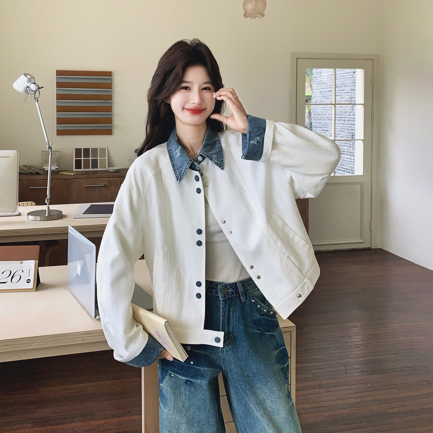 米白色设计感洋气牛仔拼接翻领外套女2026初春新款慵懒风时尚夹克