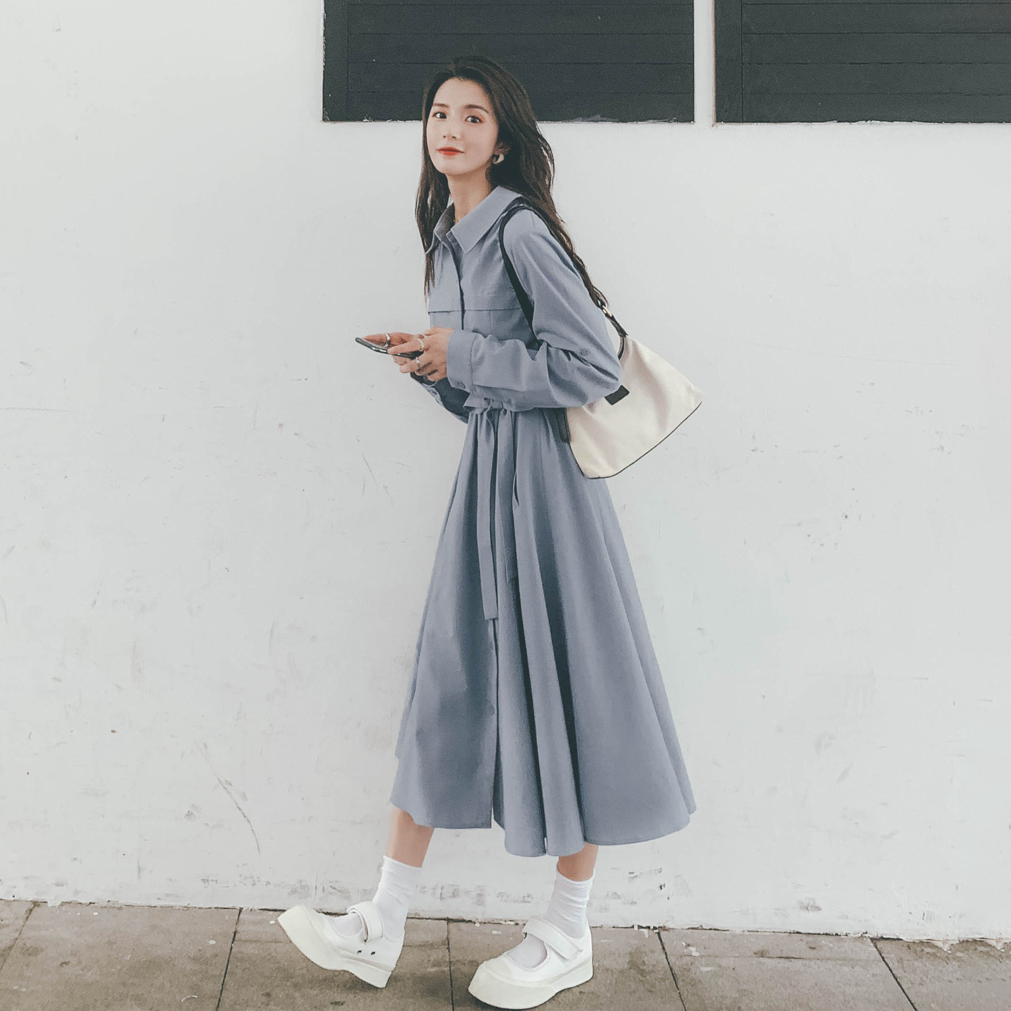 灰蓝色系带蝴蝶结收腰连衣裙女2026春季法式气质显瘦Polo领衬衫裙