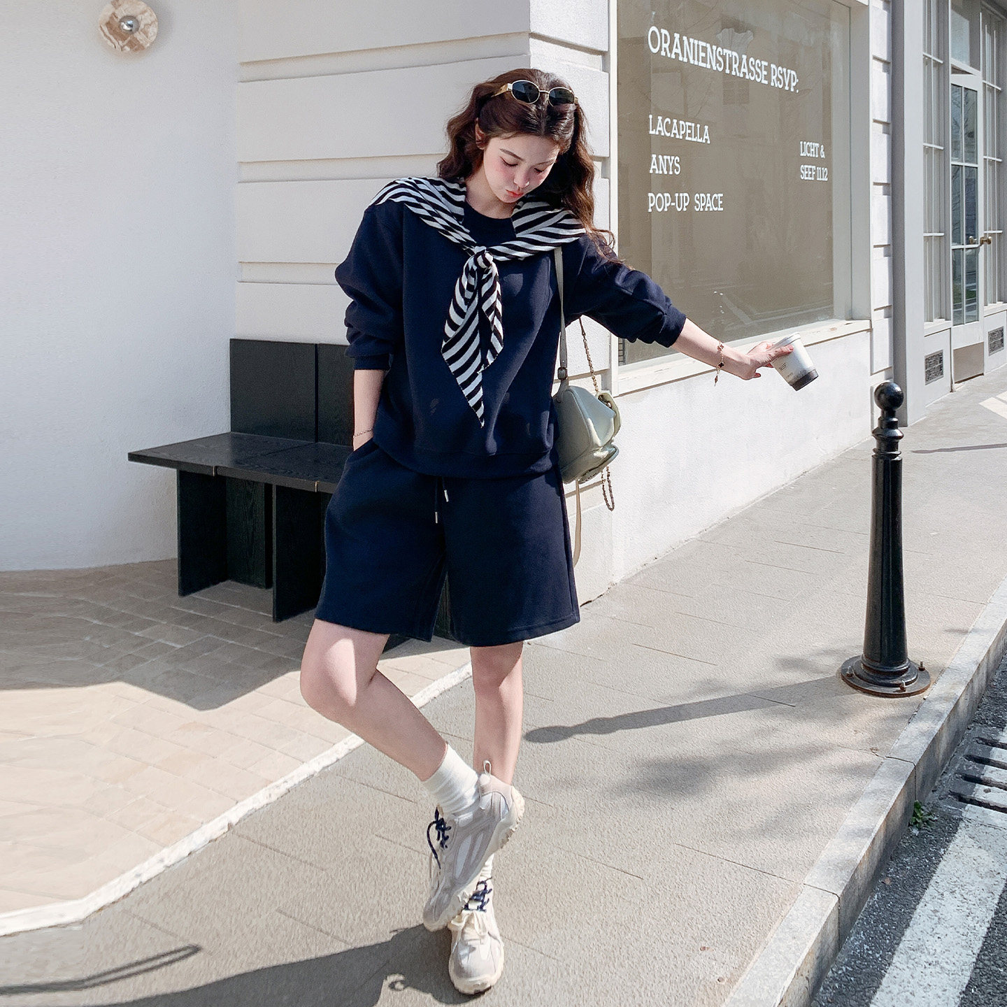 藏青色慵懒风休闲卫衣套装女2026春季新款时尚披肩上衣短裤两件套