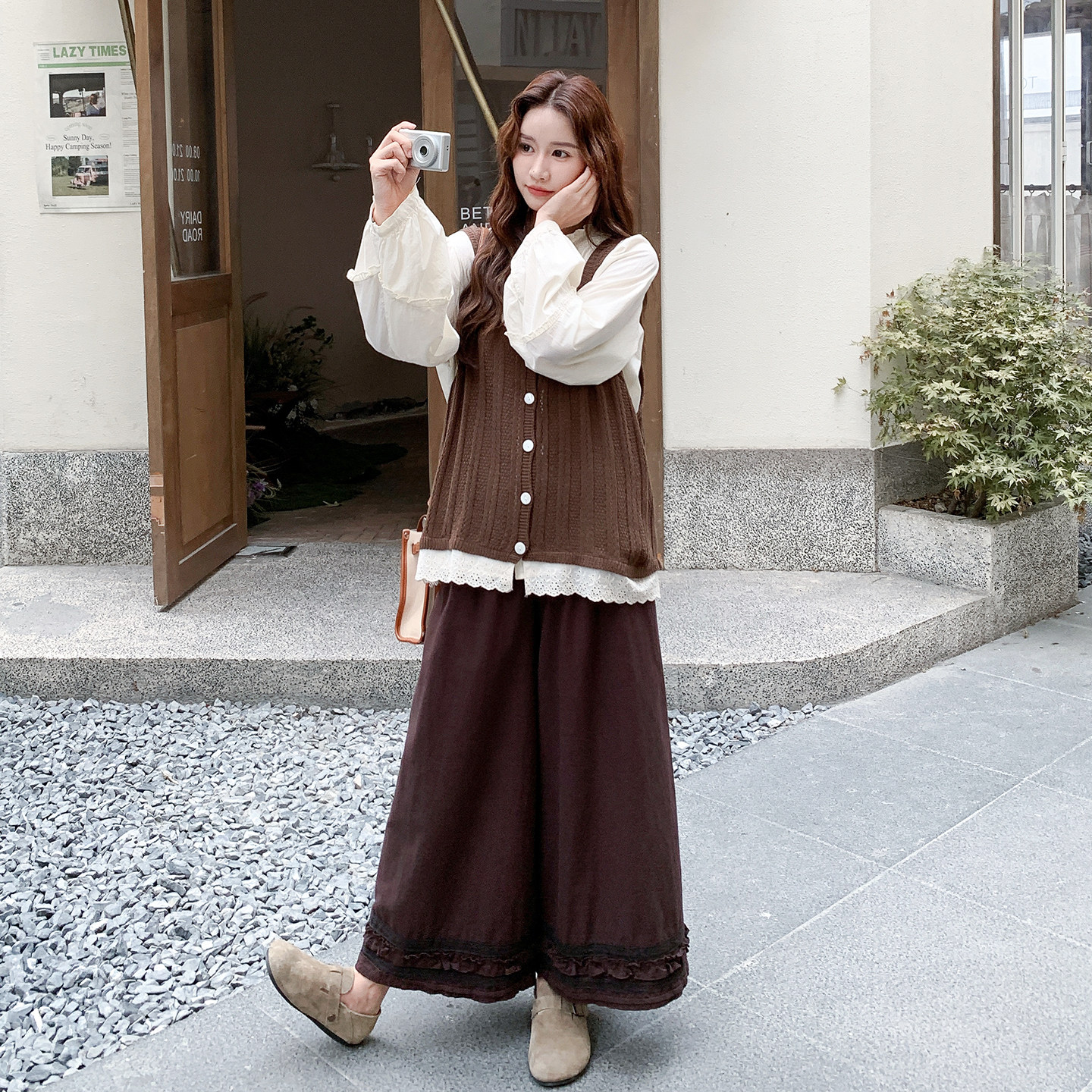 今年流行爆款套装裙女2026春新款针织马甲设计感衬衫半身裙三件套