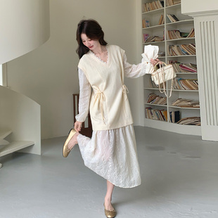 米白色清纯系少女感刺绣拼接连衣裙2026春季新款气质V领温柔长裙