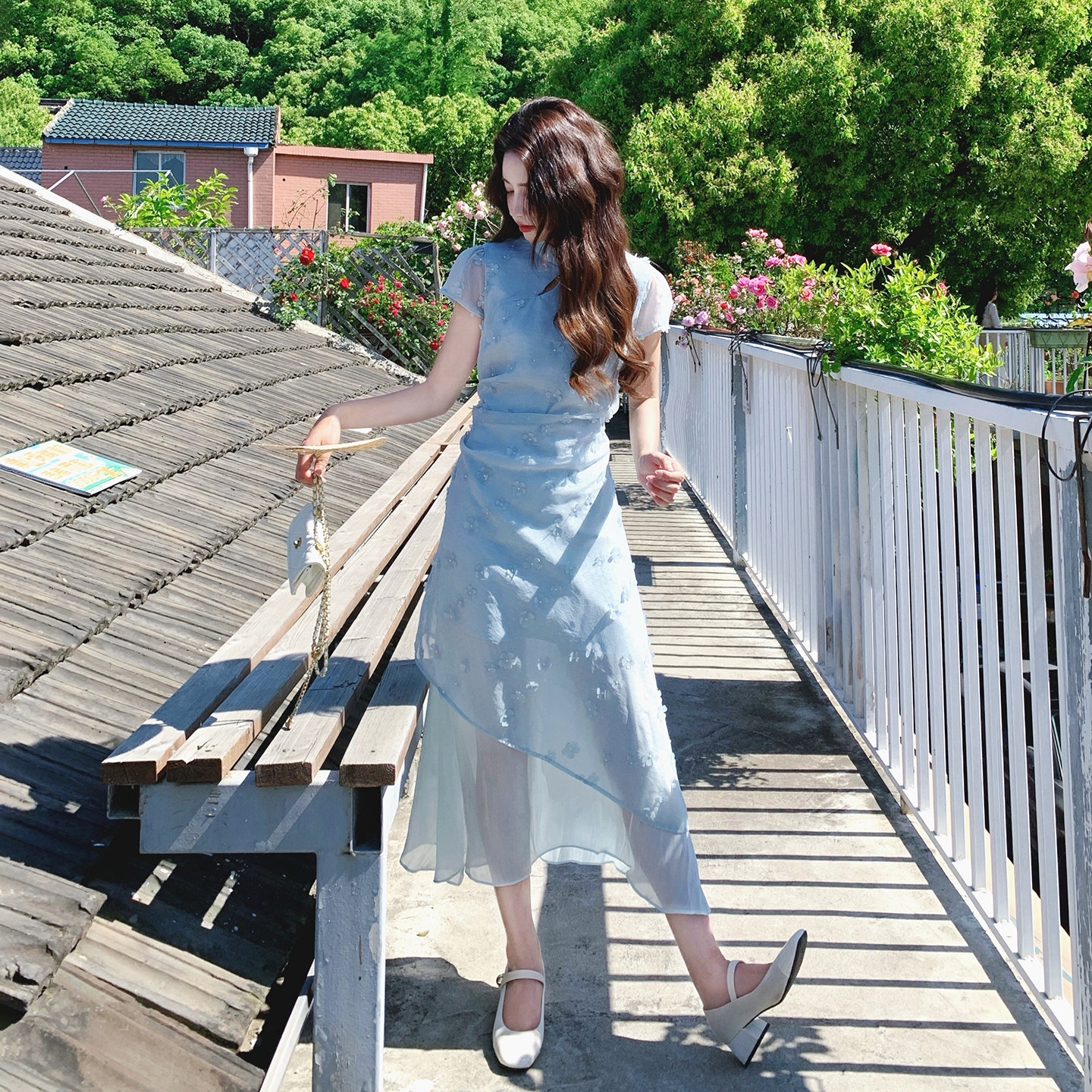 初夏温婉清冷度假风连衣裙女2026新中式绝美氛围感立体花朵旗袍裙