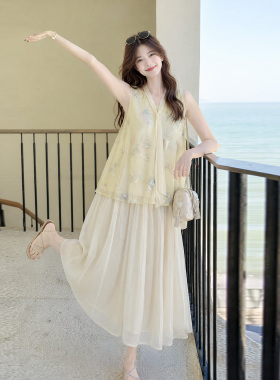黄色温婉明媚少女感国风穿搭夏V领刺绣上衣半身裙两件套2026新款