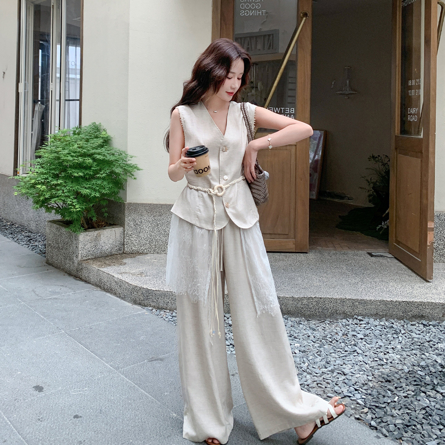 米色通勤百搭气质套装女2026新款夏日V领上衣高腰阔腿裤两件套