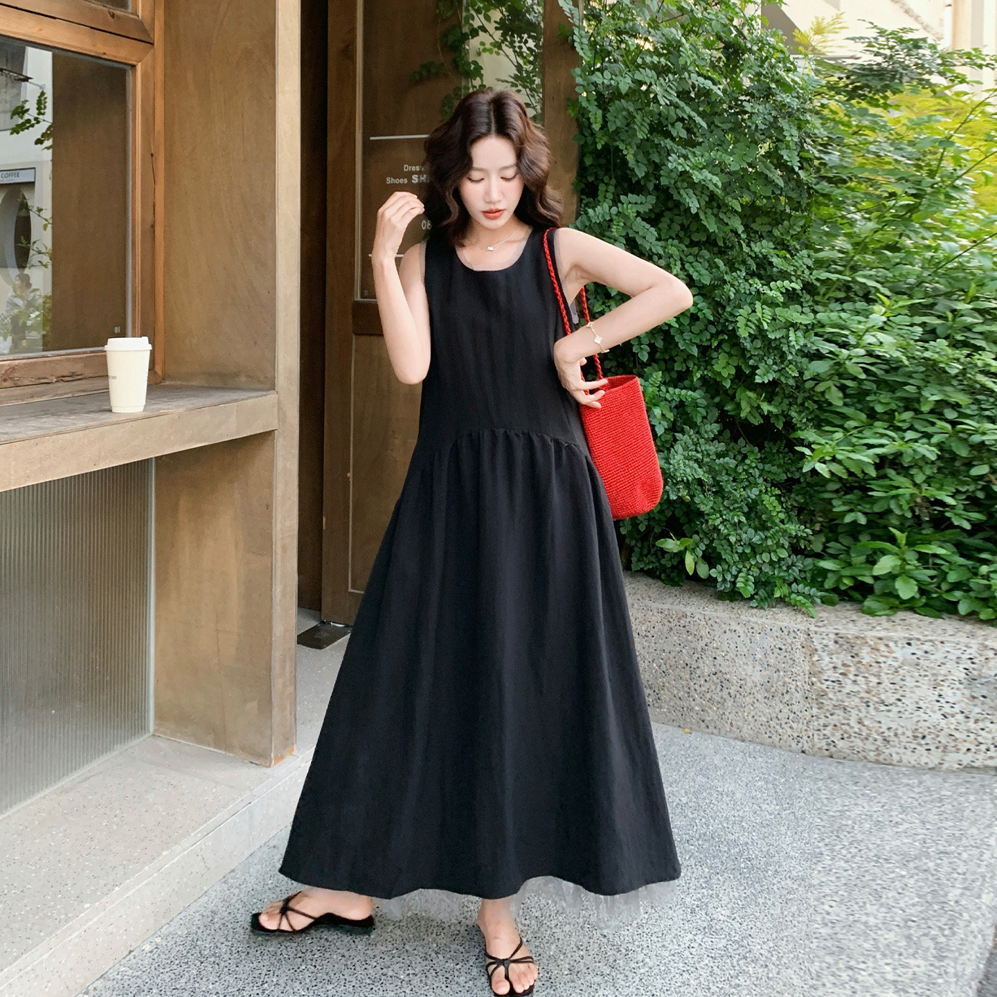 黑色修身显瘦气质无袖连衣裙女2026新款夏日法式休闲浪漫风背心裙