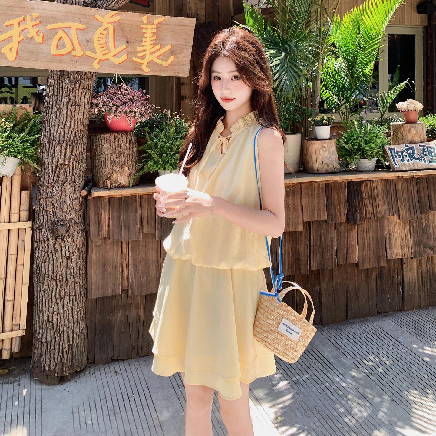 黄色温柔奶呼呼少女感连衣裙夏日高腰显瘦气质花边背心裙2026新款